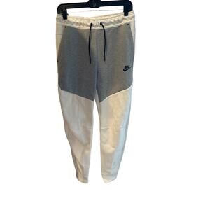 Men’s Nike Tapered Leg Jogger Sweatpants. Size Small. NWT!